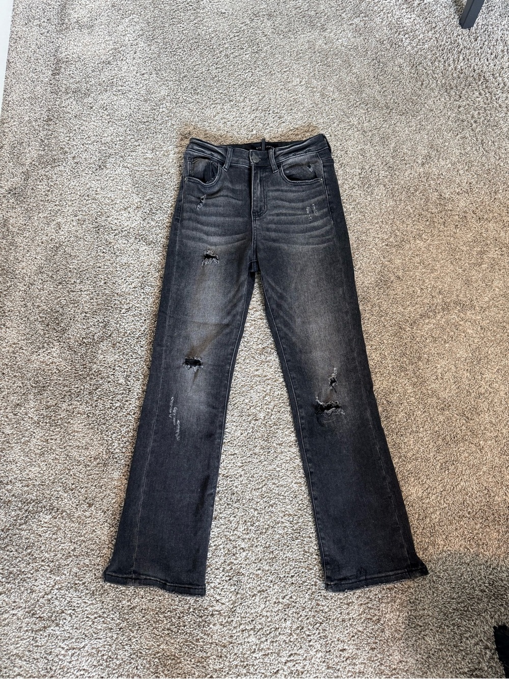 Cropped Distressed Straight-Leg Jeans in Faded Black